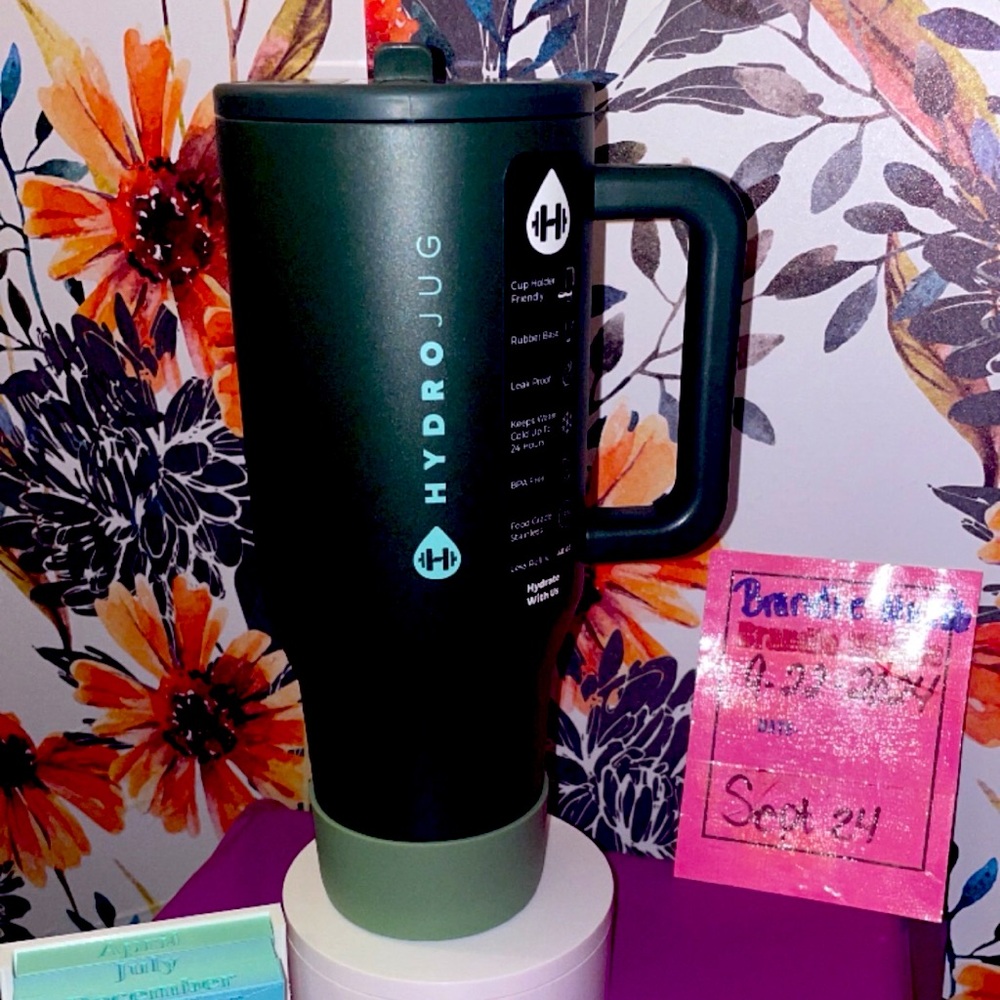 NWT- Pine Hydrojug- flawless